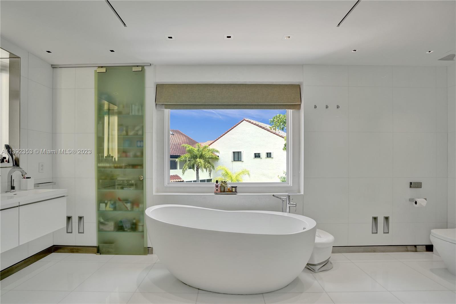 BAYSHORE VILLAS - Residential