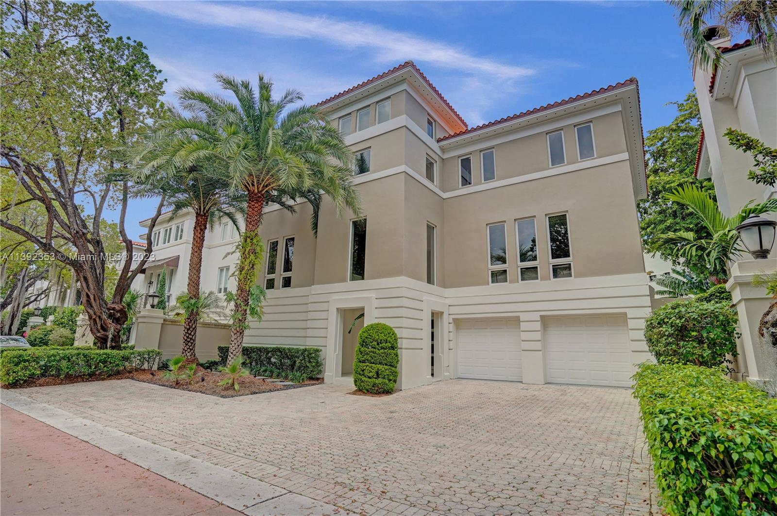 BAYSHORE VILLAS - Residential