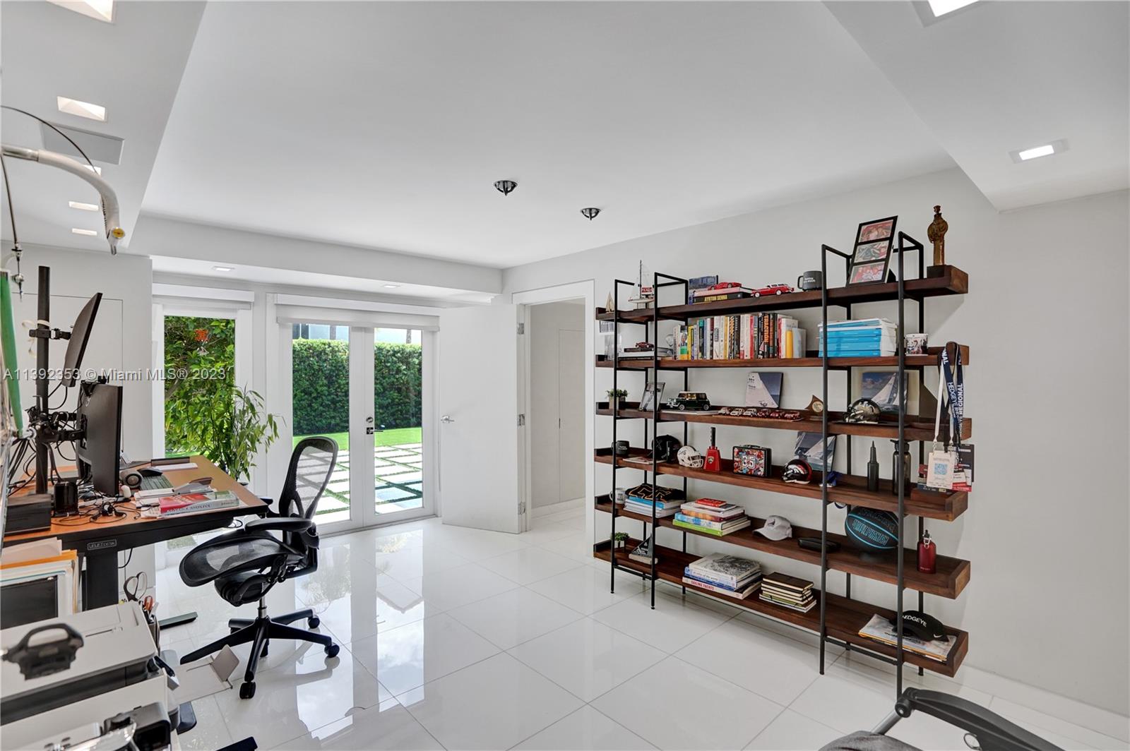 BAYSHORE VILLAS - Residential