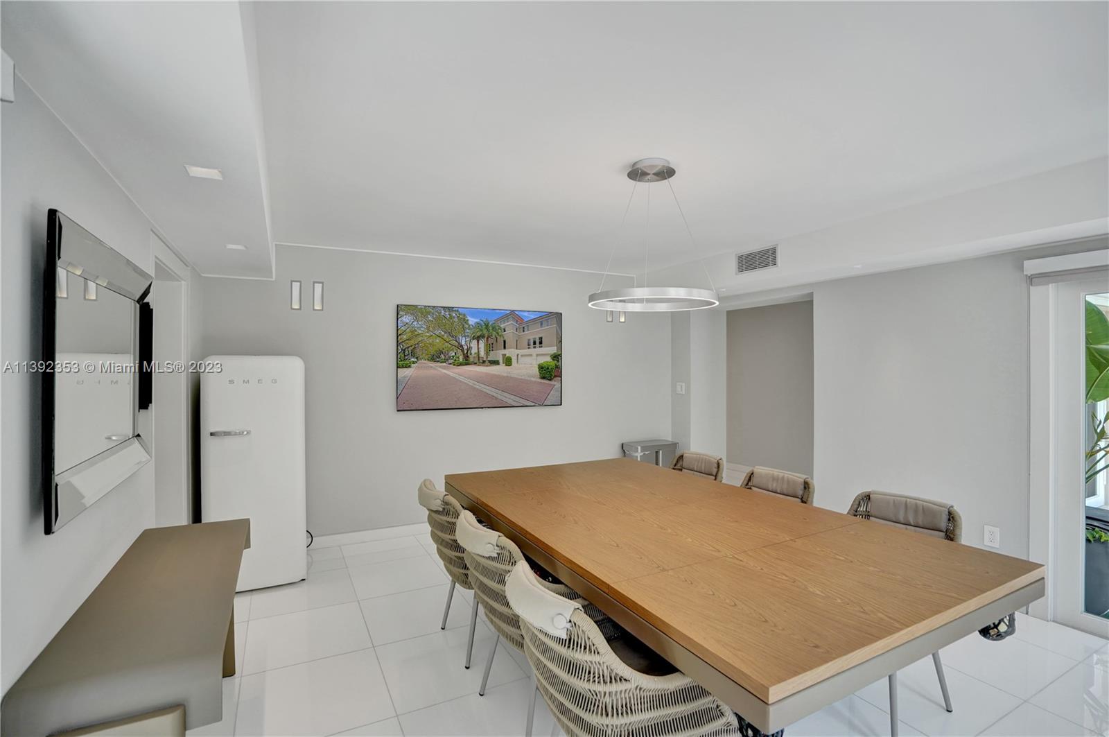 BAYSHORE VILLAS - Residential