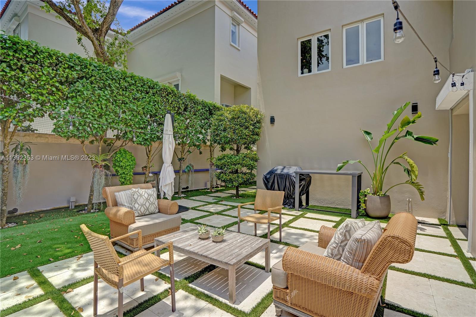 BAYSHORE VILLAS - Residential