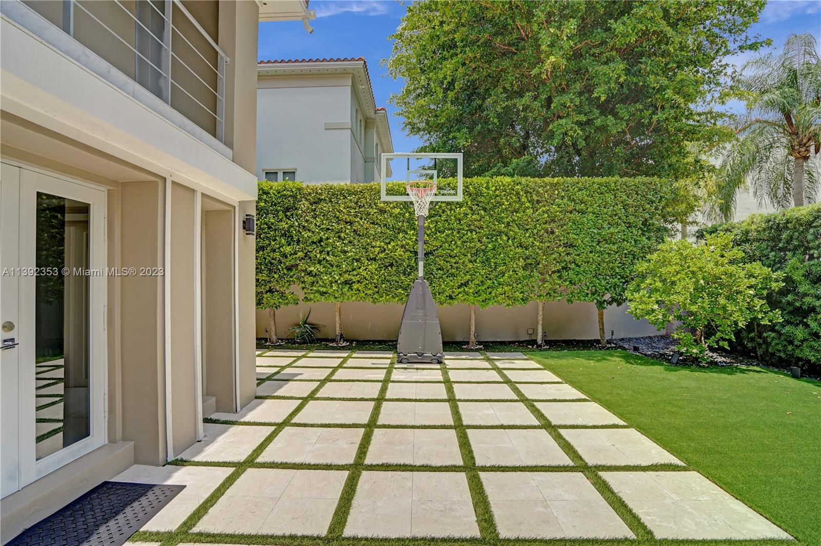 BAYSHORE VILLAS - Residential