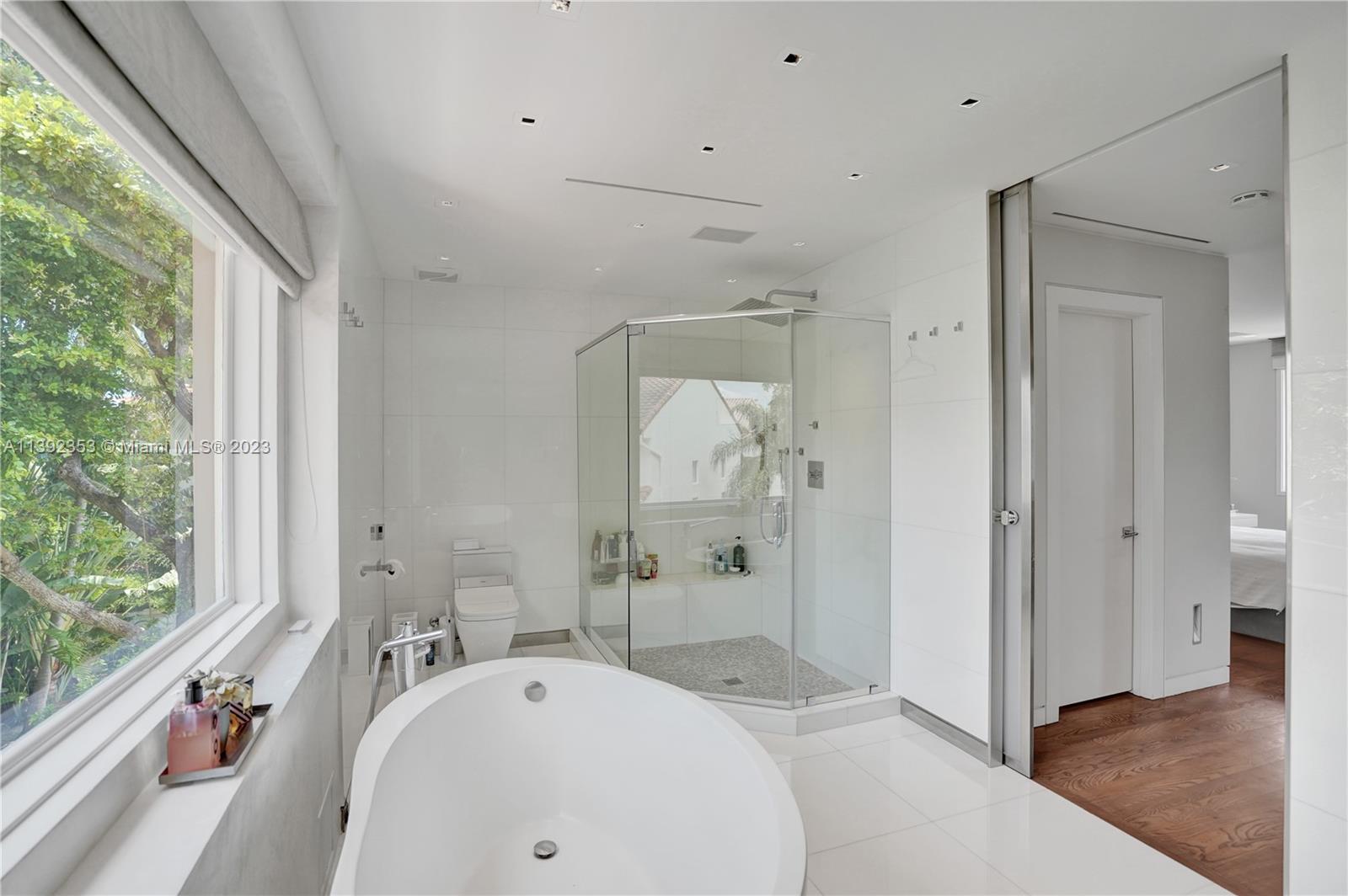 BAYSHORE VILLAS - Residential