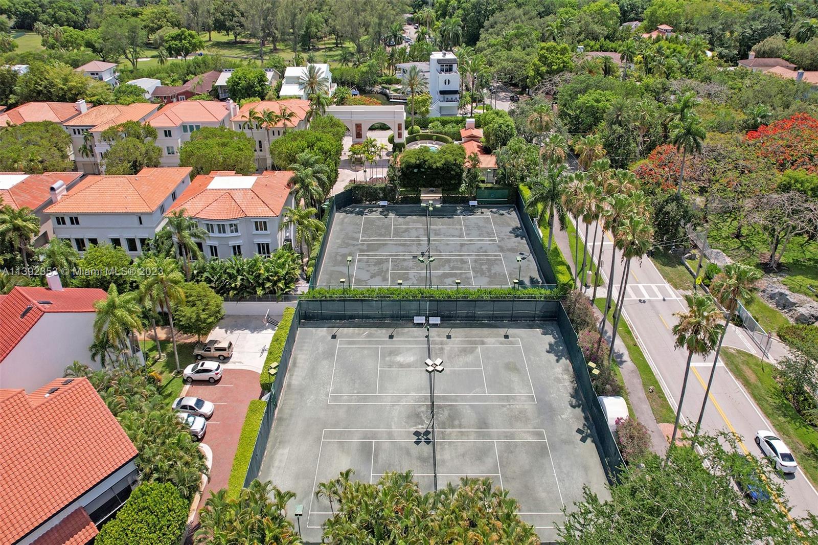 BAYSHORE VILLAS - Residential