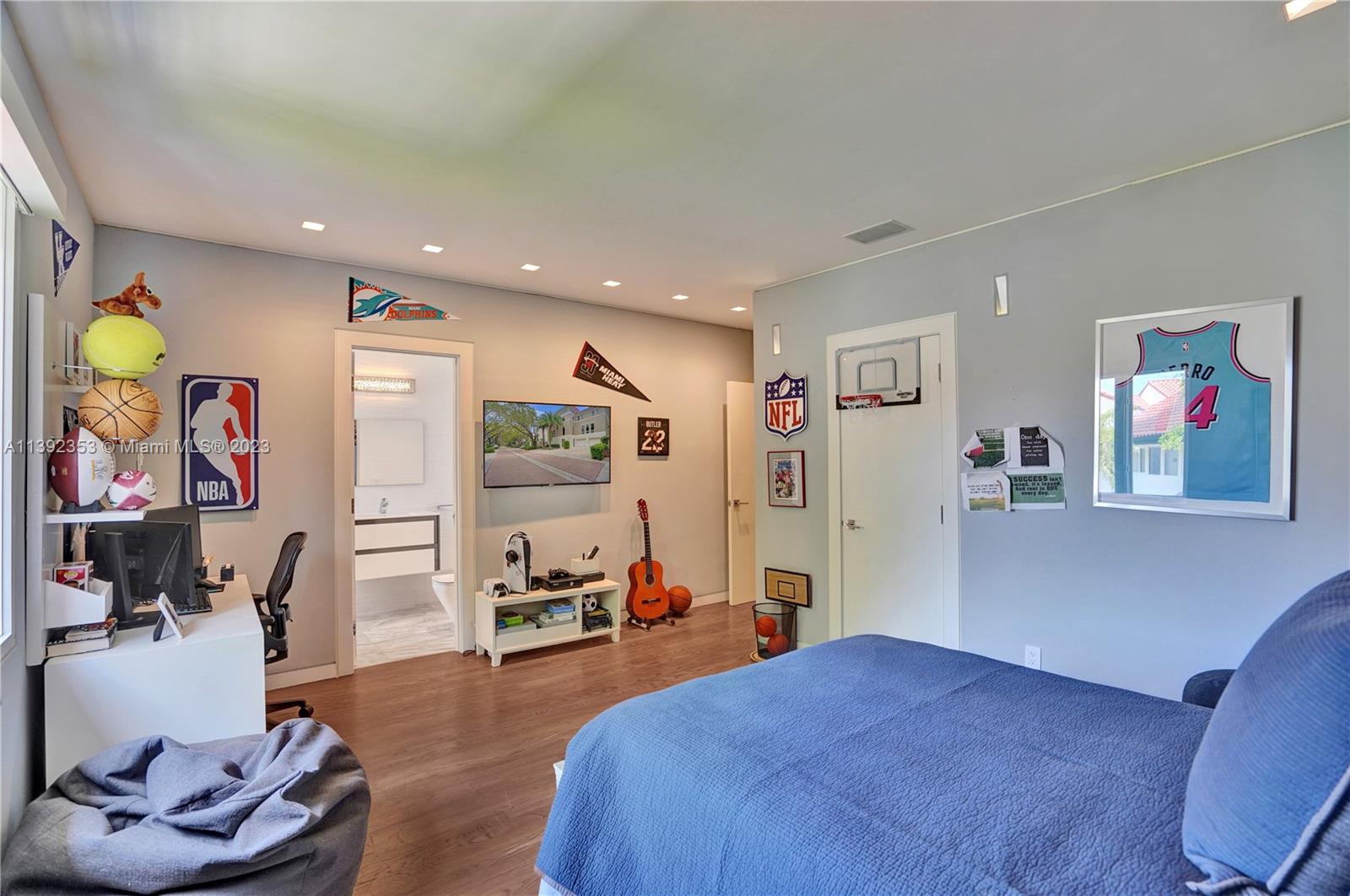 BAYSHORE VILLAS - Residential