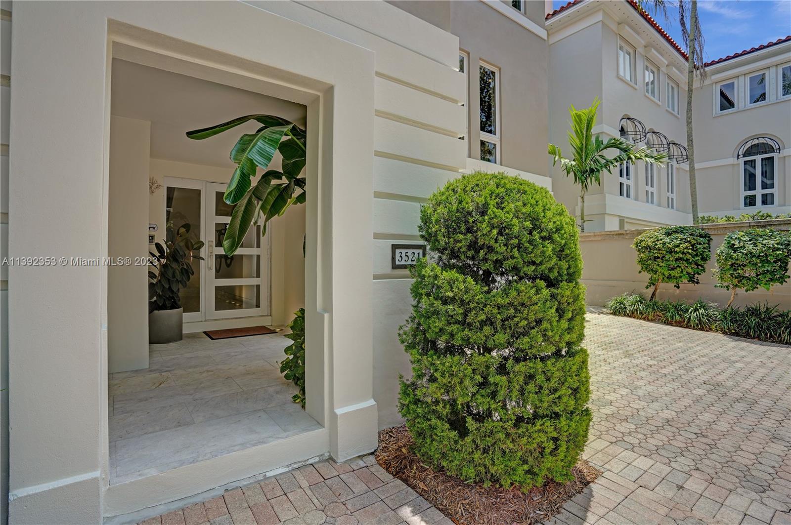 BAYSHORE VILLAS - Residential