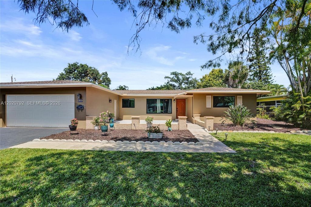 Photo of 480 SW 55th Ave, Plantation, FL 33317 (MLS # A12020792)