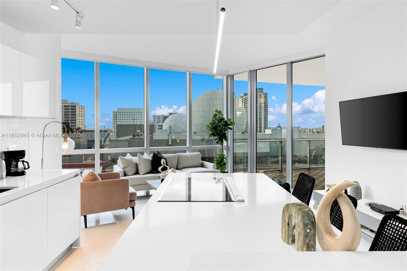 PARAMOUNT MIAMI WORLDCENTE - Residential Lease