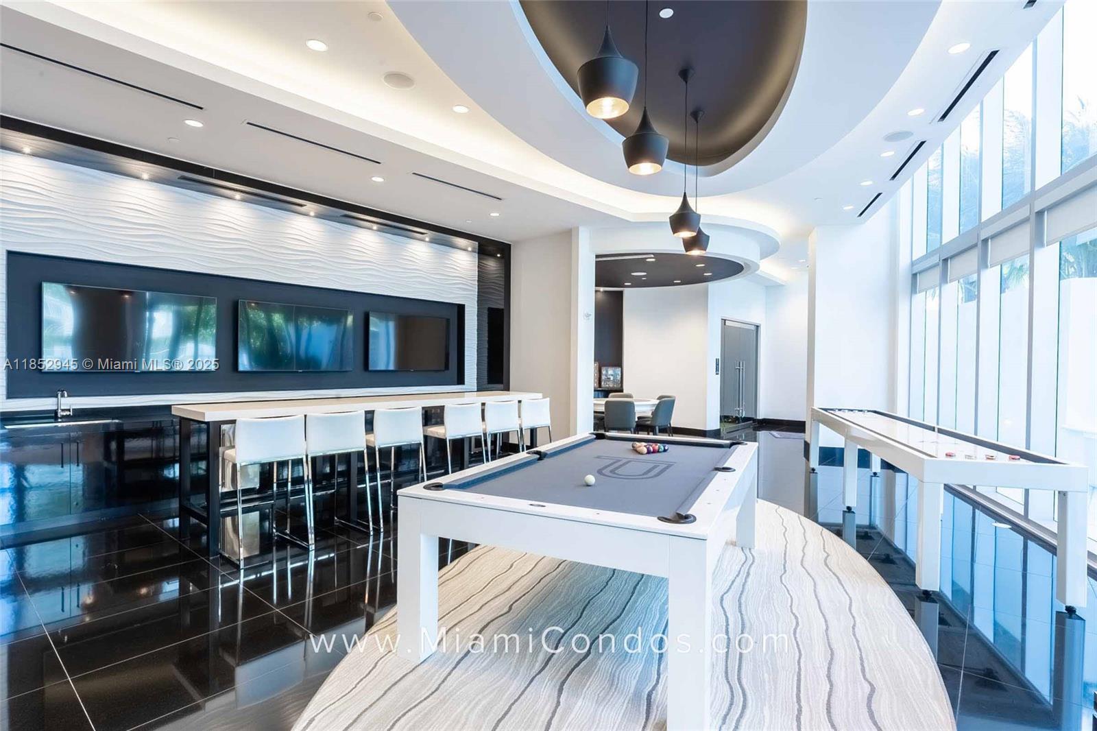 PARAMOUNT MIAMI WORLDCENTE - Residential Lease