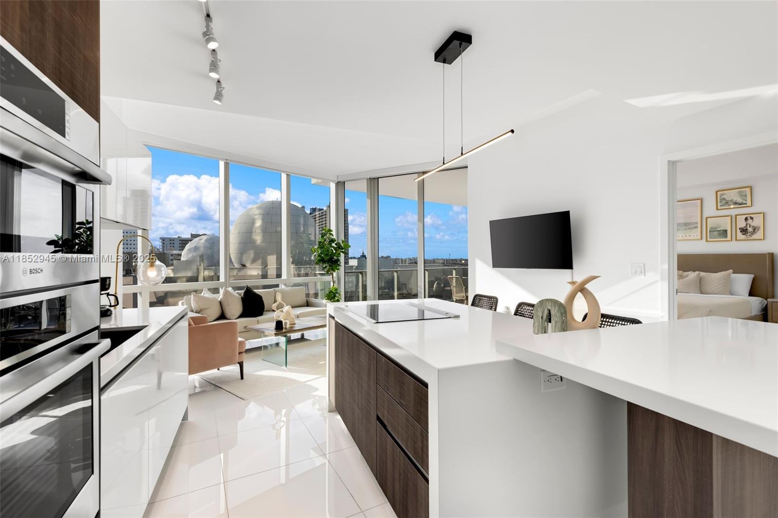 PARAMOUNT MIAMI WORLDCENTE - Residential Lease