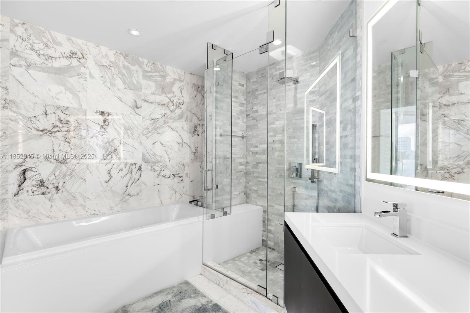 PARAMOUNT MIAMI WORLDCENTE - Residential Lease