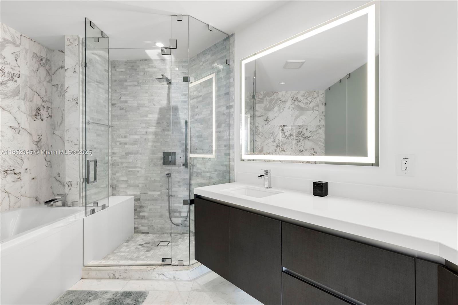 PARAMOUNT MIAMI WORLDCENTE - Residential Lease