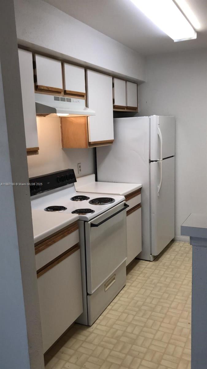 SAILBOAT POINTE CONDO - Residential Lease