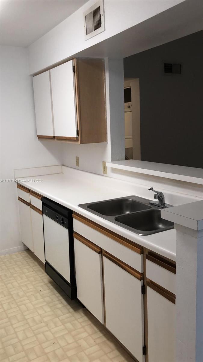 SAILBOAT POINTE CONDO - Residential Lease