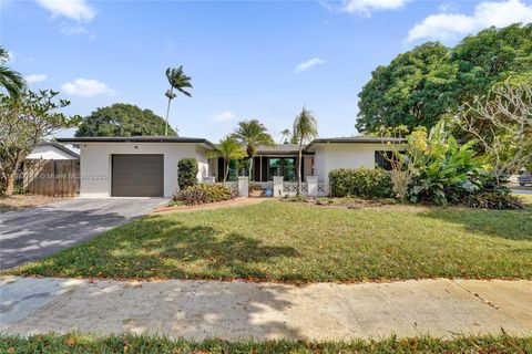 Photo of 201 NW 77th Way, Pembroke Pines, FL 33024 (MLS # A11912743)