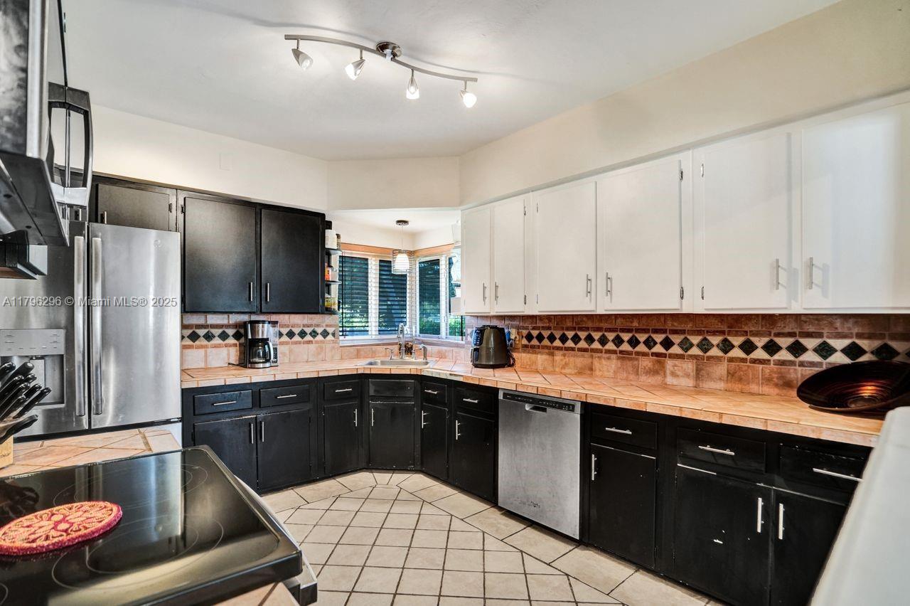 MIAMI SHORES SEC 2 - Residential