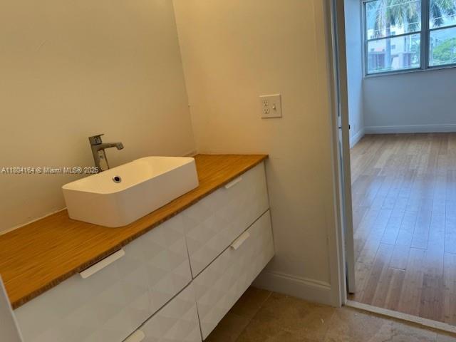 LONDON TOWERS - Residential Lease