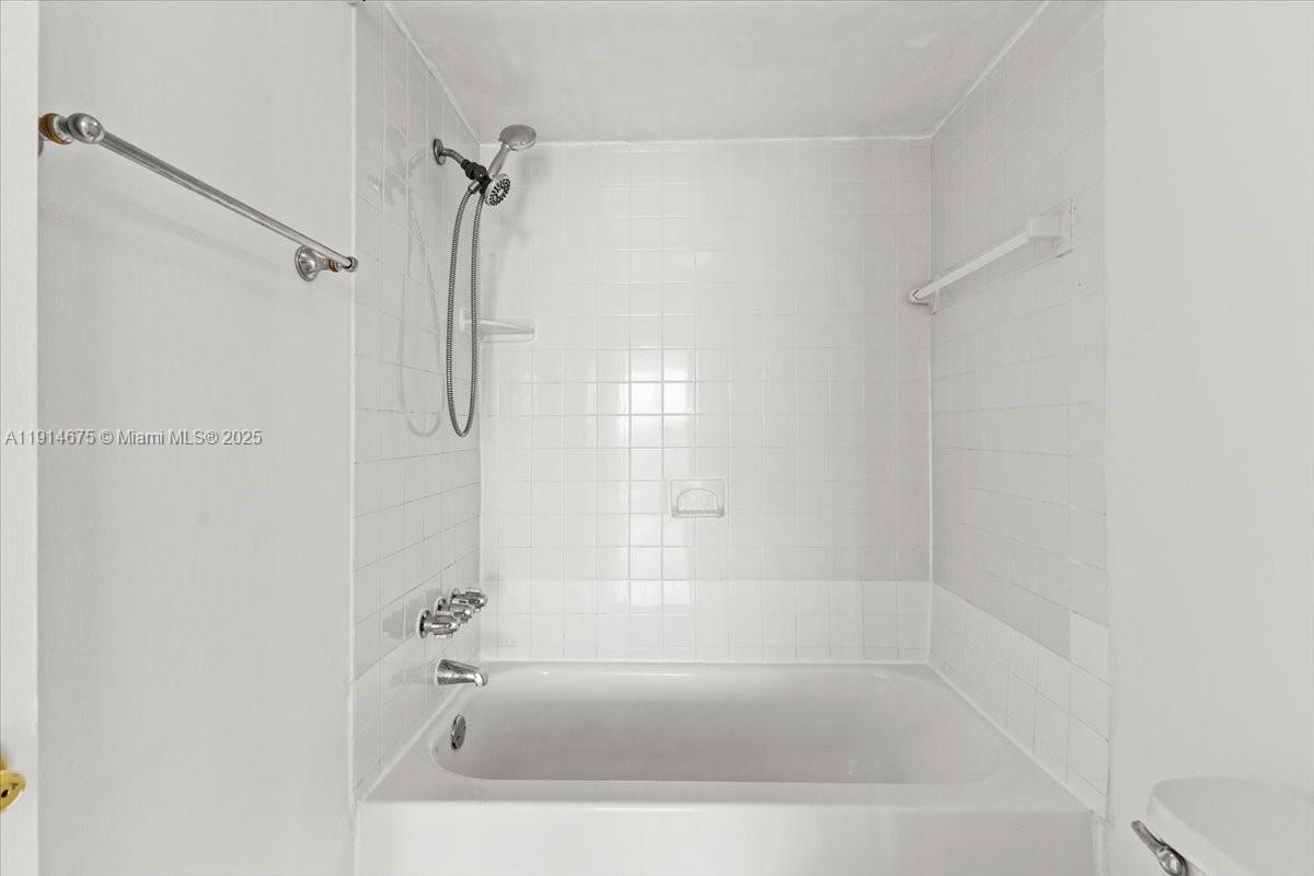 DEL PRADO - Residential