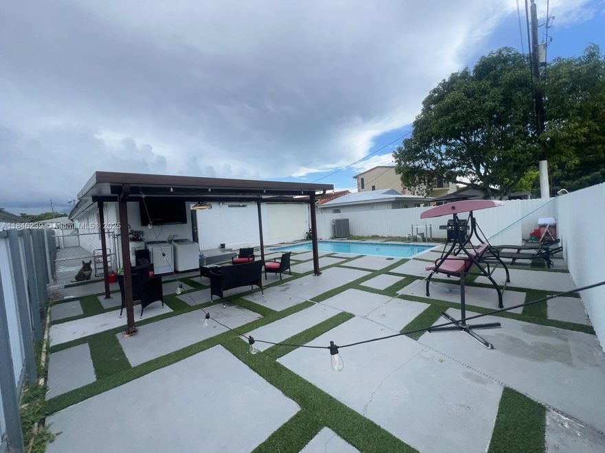 Beautifully remodeled 3-bedroom, 2-bath home in the heart of Miami. Features a private pool, spacious backyard perfect for family gatherings, and no HOA. Prime location—ideal to live or invest.
Don’t miss this great opportunity!