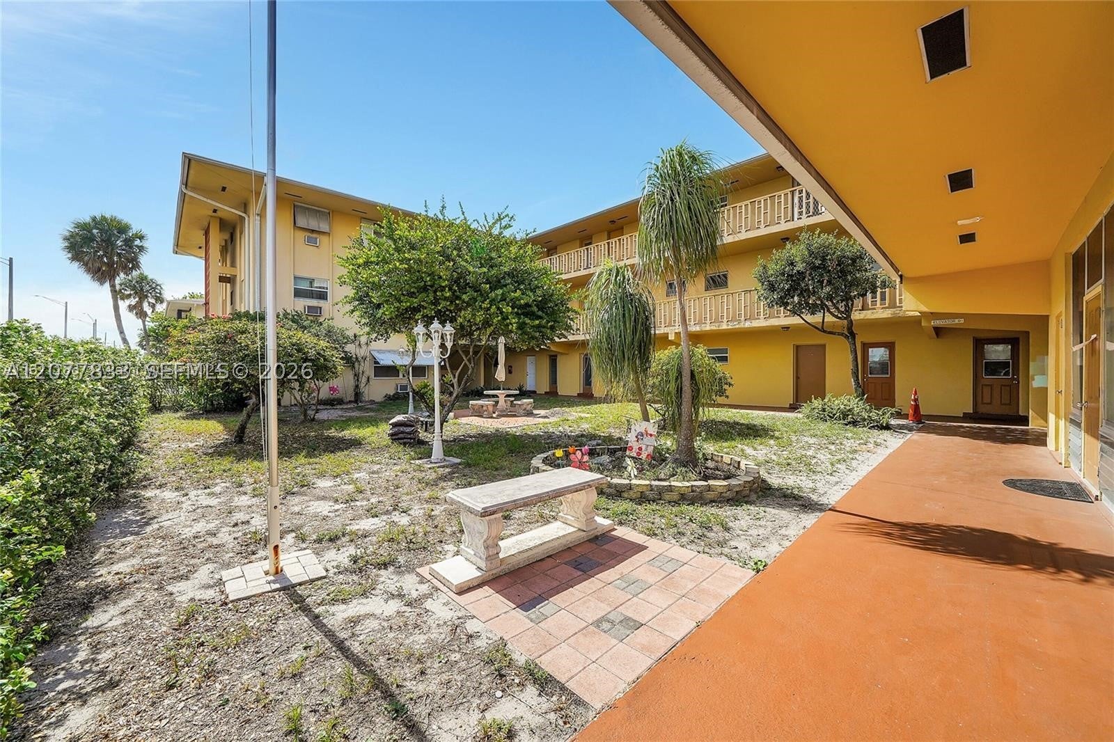 1050 E Sample Rd 309