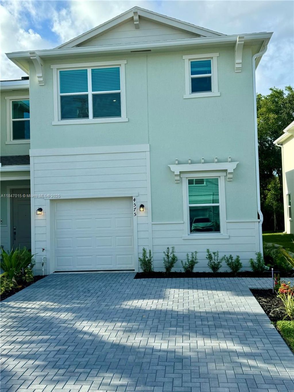 Photo of 4575 Hollister Ave, Lake Worth, FL 33463 (MLS # A11847015)