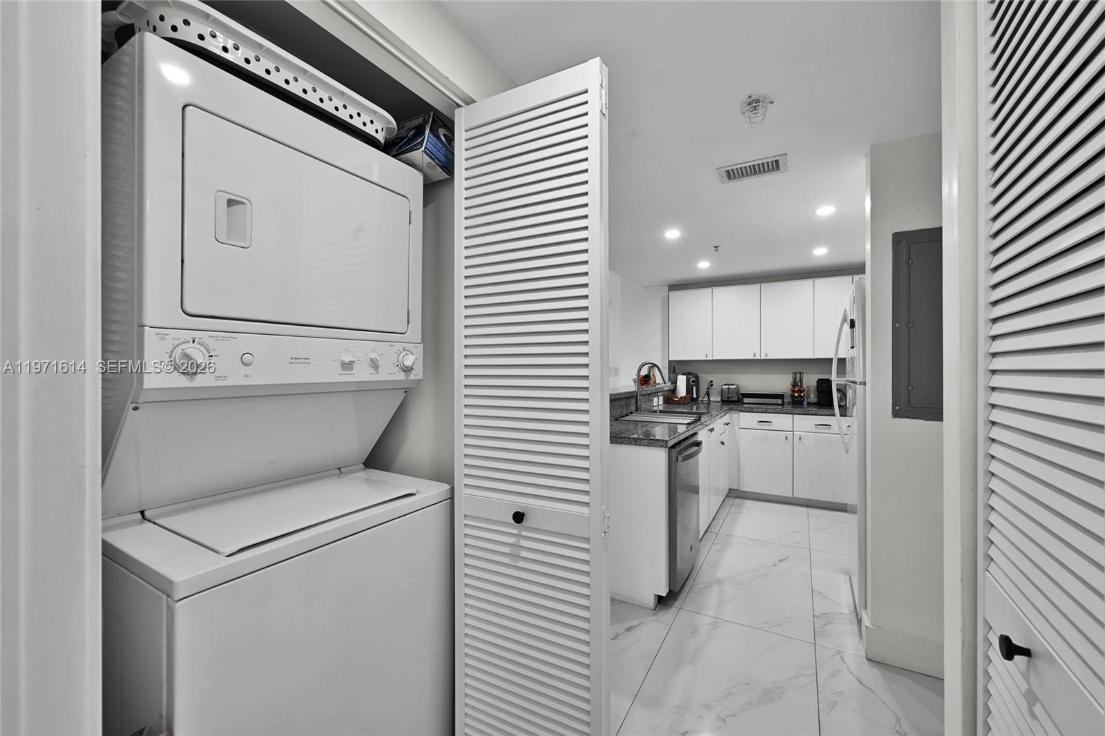 VILLAGGIO IN THE GROVE TO - Residential