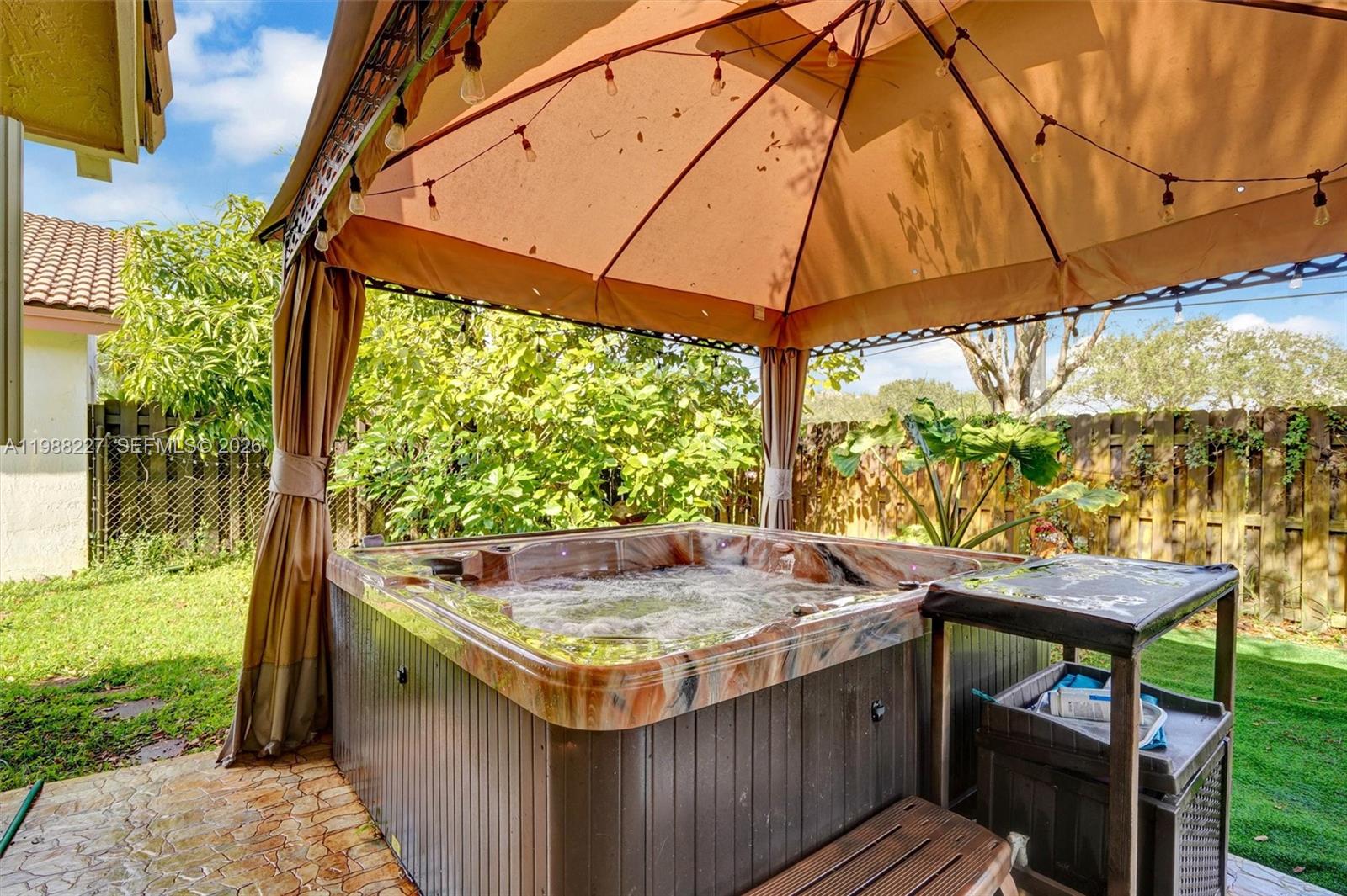 CRYSTAL POINTE - Residential