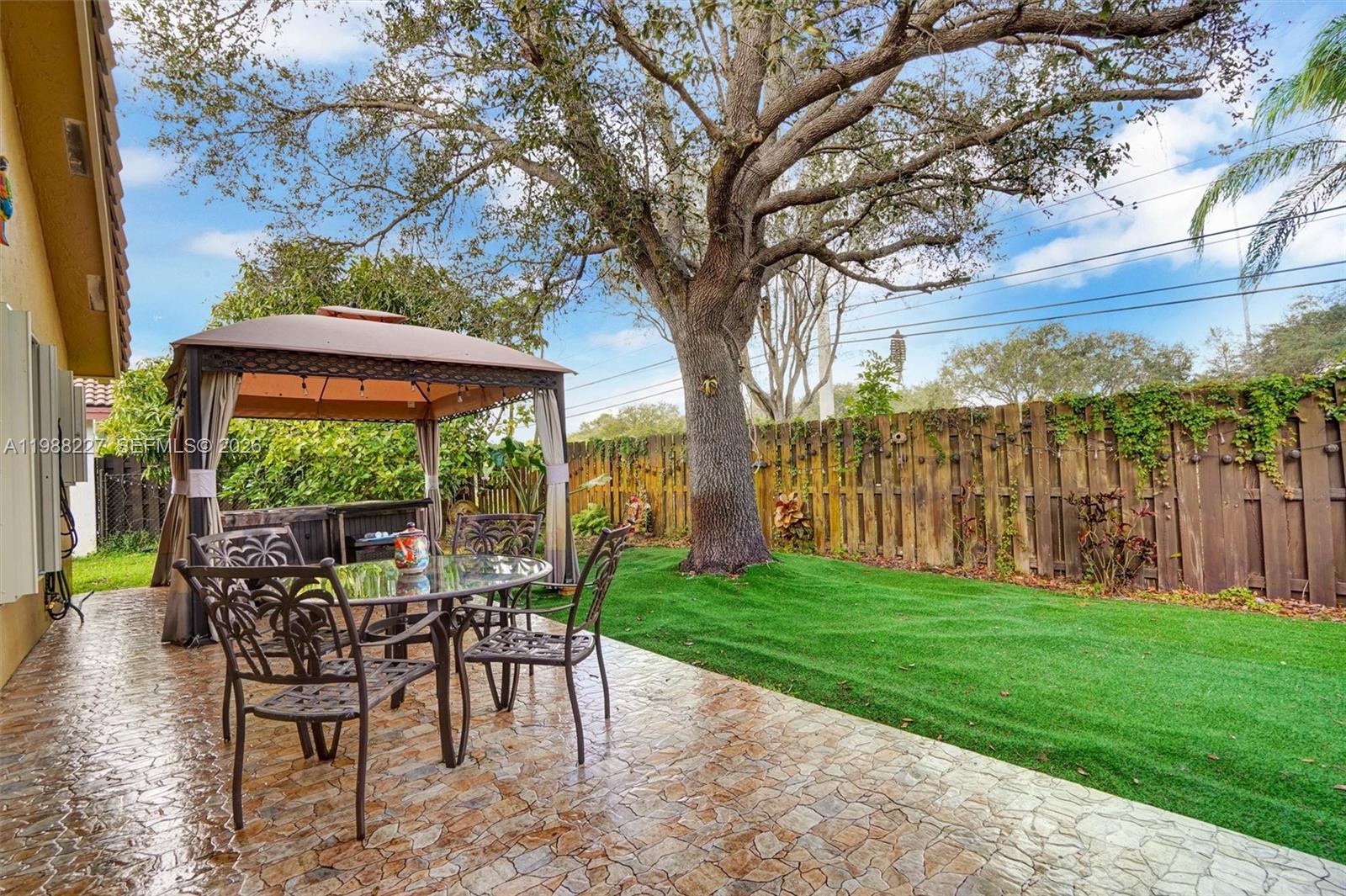 CRYSTAL POINTE - Residential