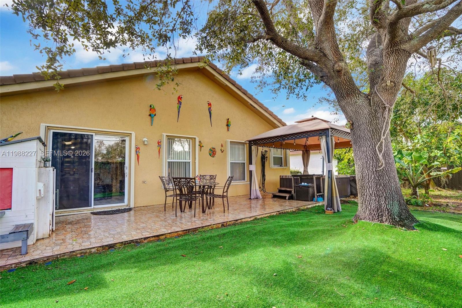 CRYSTAL POINTE - Residential