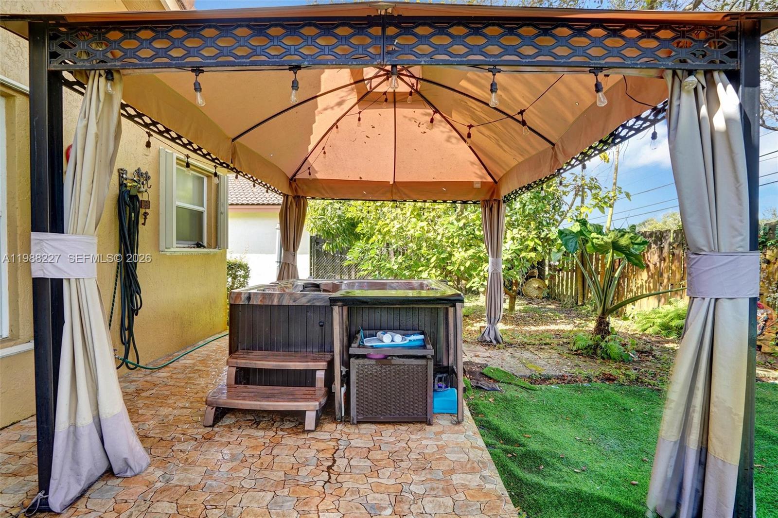 CRYSTAL POINTE - Residential