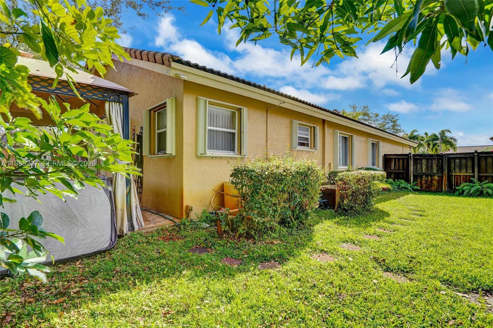 CRYSTAL POINTE - Residential