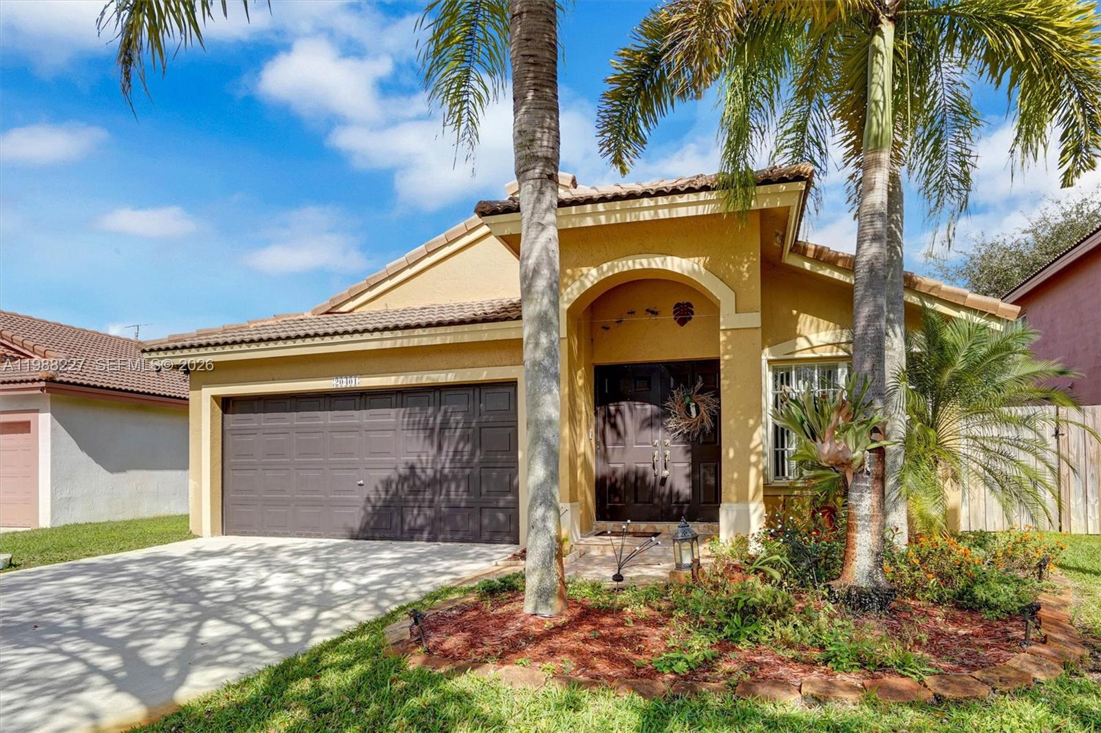 CRYSTAL POINTE - Residential