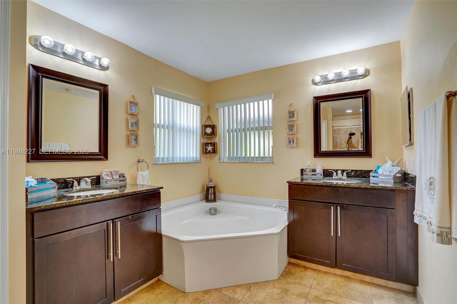 CRYSTAL POINTE - Residential