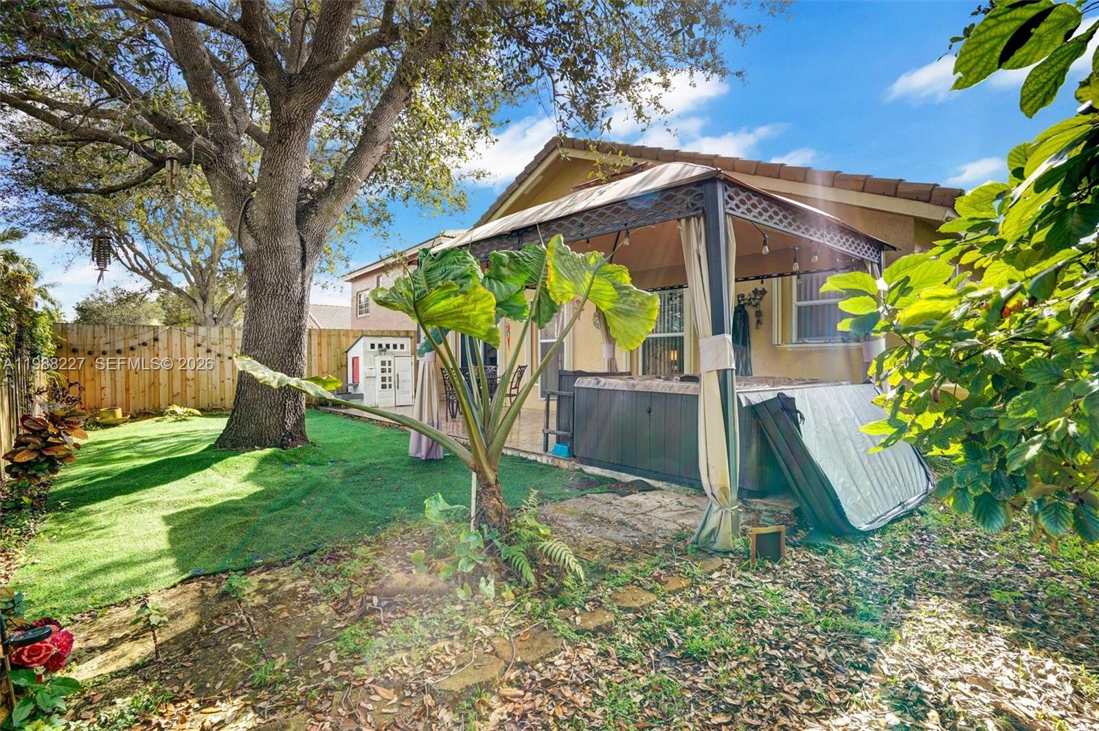 CRYSTAL POINTE - Residential