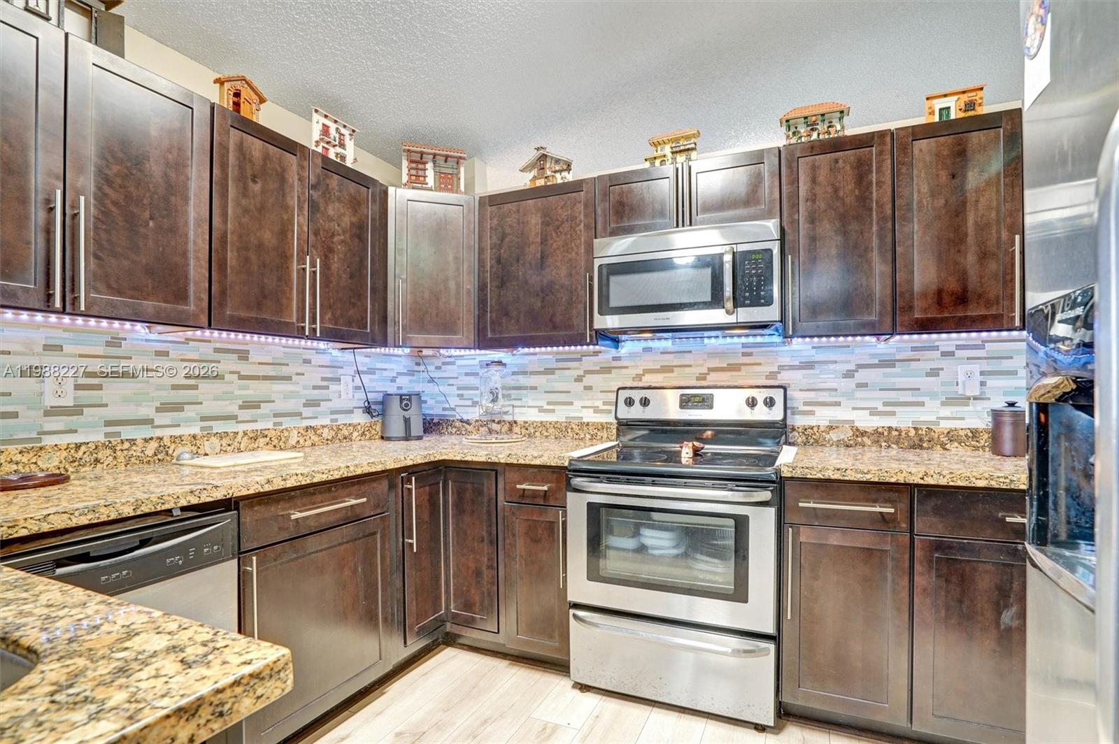 CRYSTAL POINTE - Residential