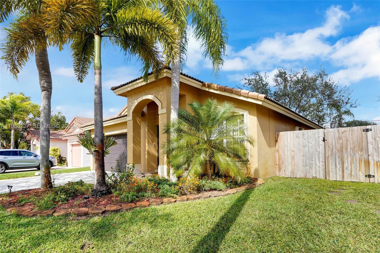 CRYSTAL POINTE - Residential