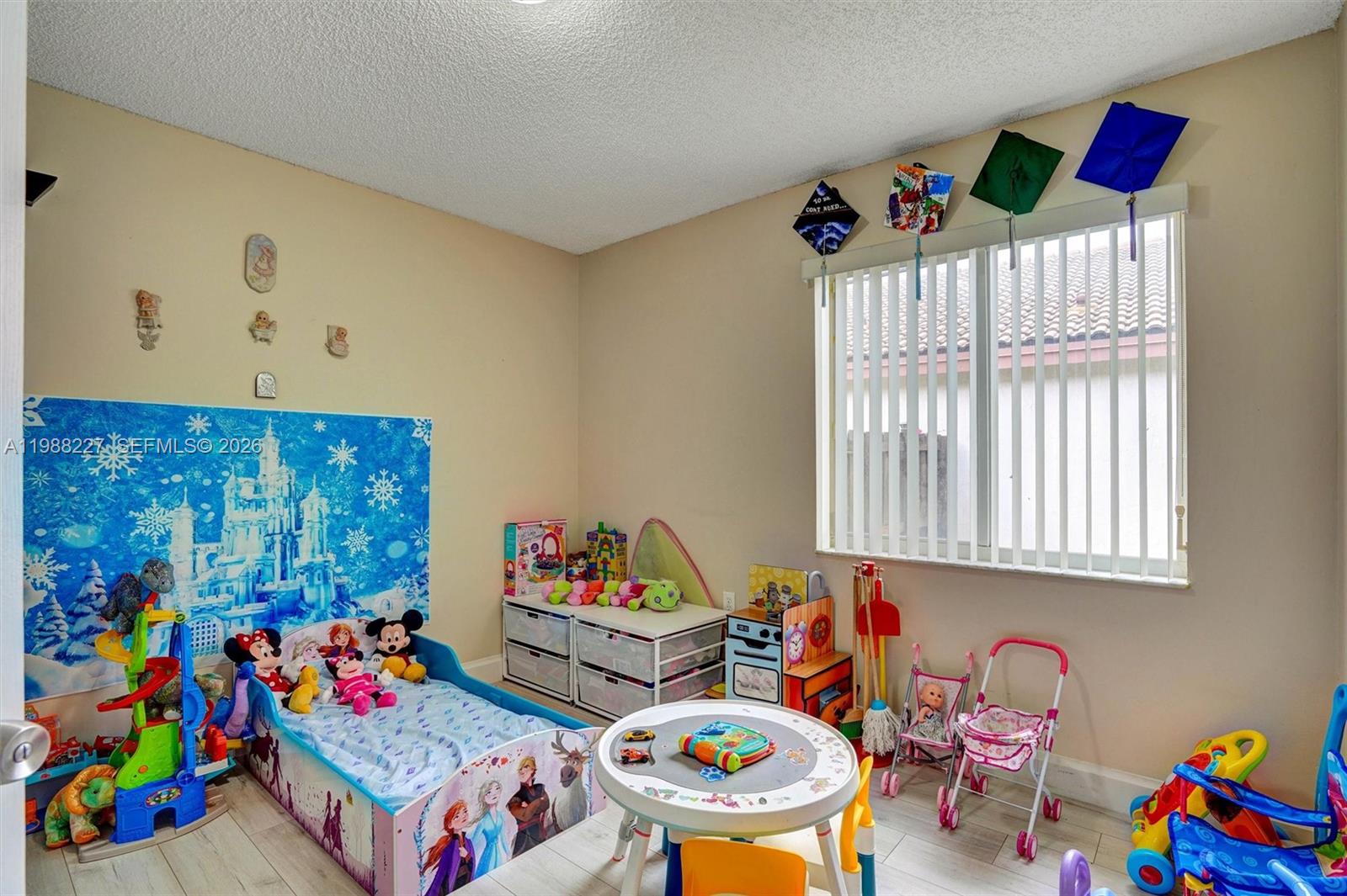 CRYSTAL POINTE - Residential