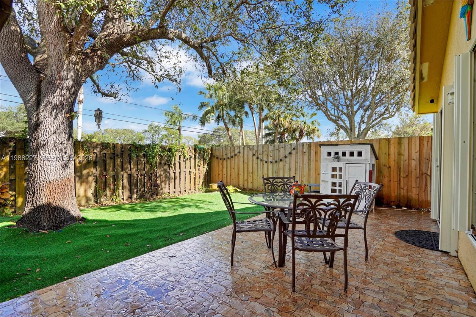 CRYSTAL POINTE - Residential