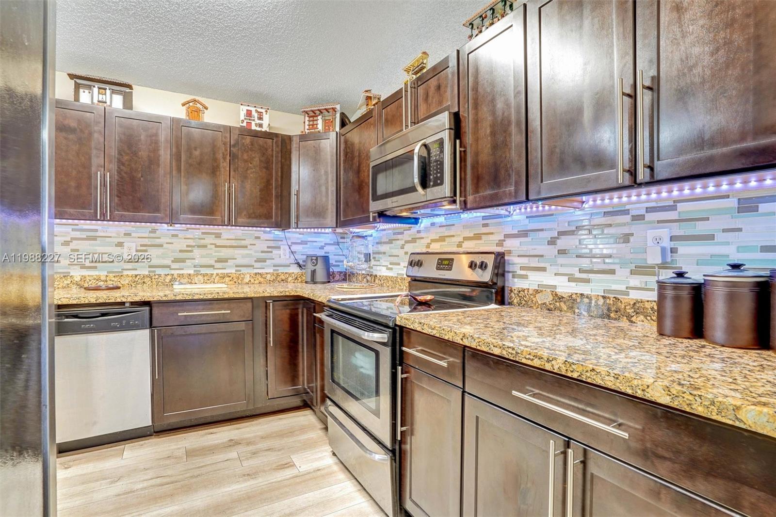 CRYSTAL POINTE - Residential