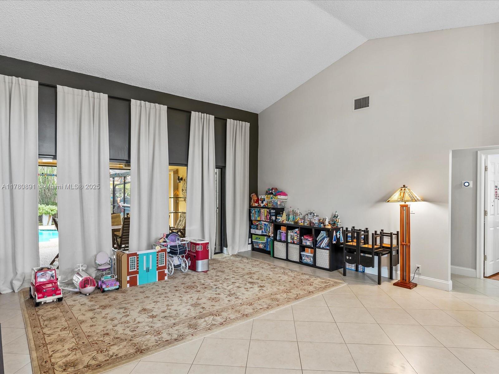 BONAVENTURE LAKES - Residential