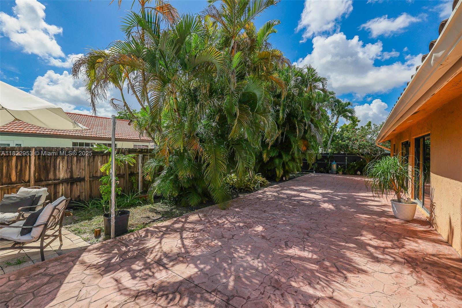 COUNTRY LAKE MANORS SEC 2 - Residential