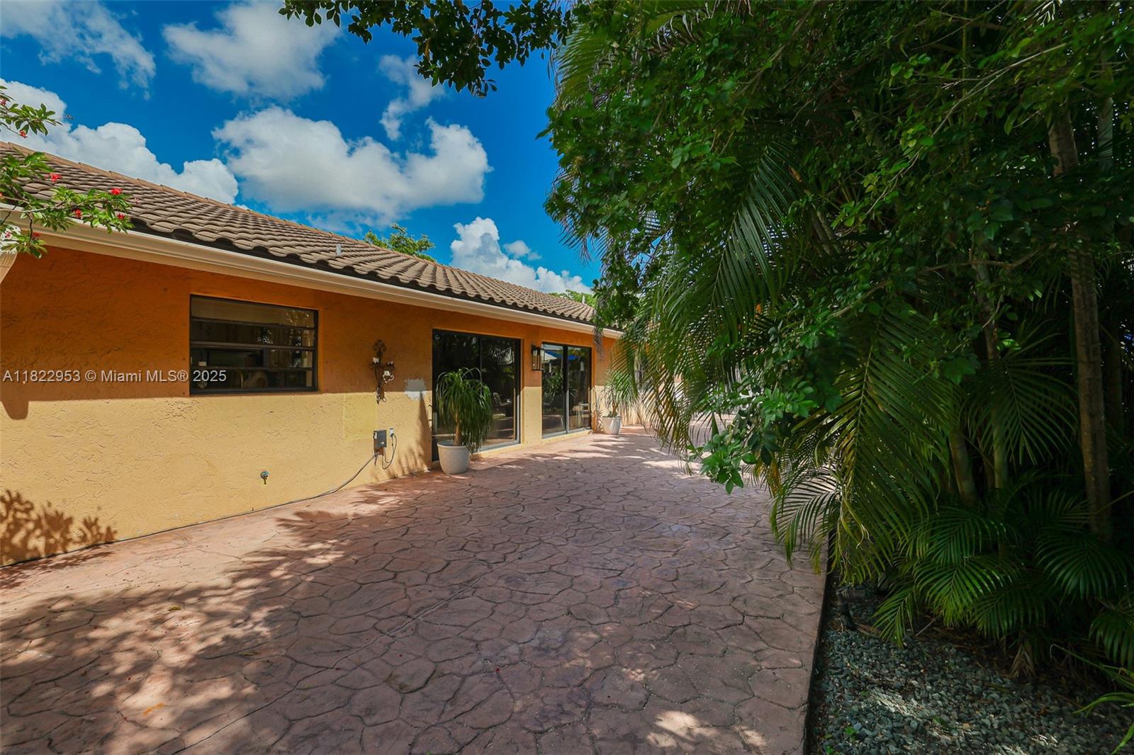 COUNTRY LAKE MANORS SEC 2 - Residential