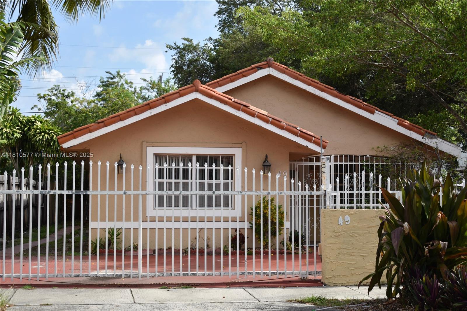 49 NW 35th St