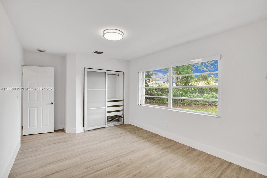 NORTH LAKE ESTATES - Residential Lease
