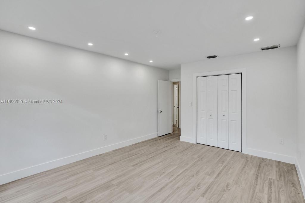NORTH LAKE ESTATES - Residential Lease