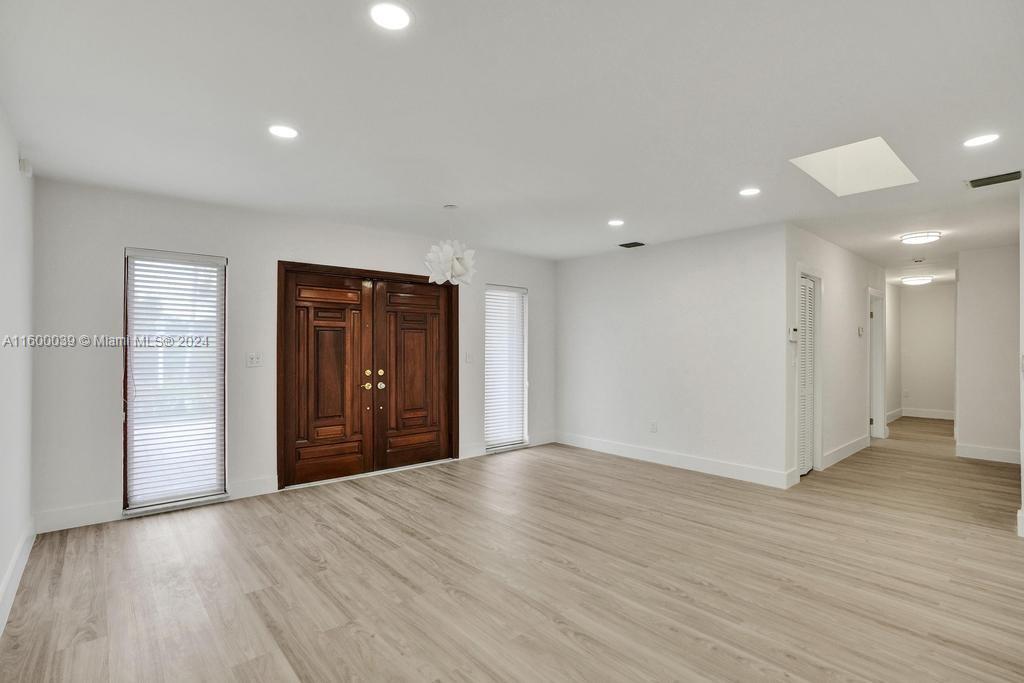 NORTH LAKE ESTATES - Residential Lease