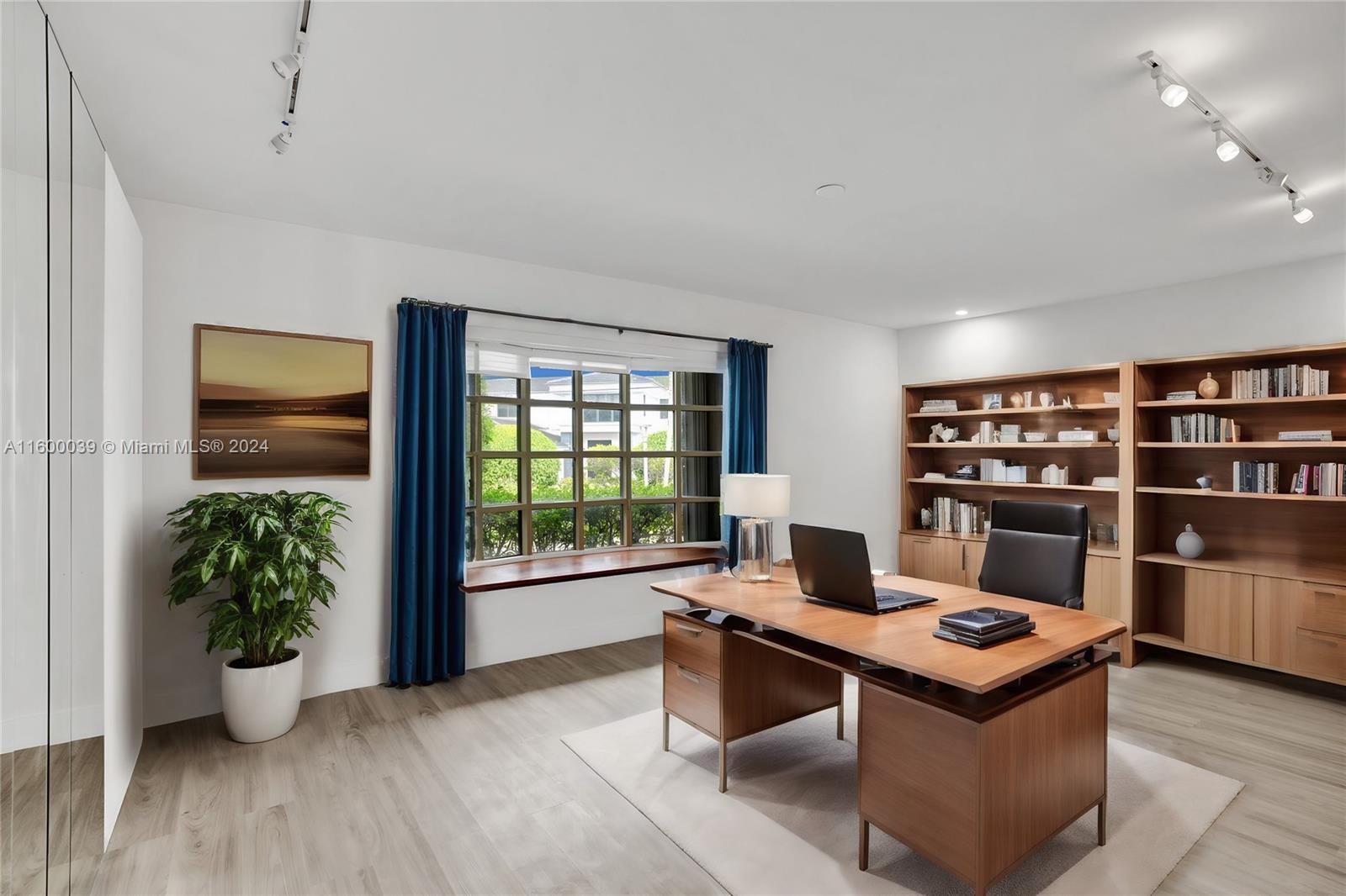 NORTH LAKE ESTATES - Residential Lease