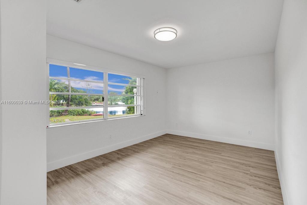 NORTH LAKE ESTATES - Residential Lease