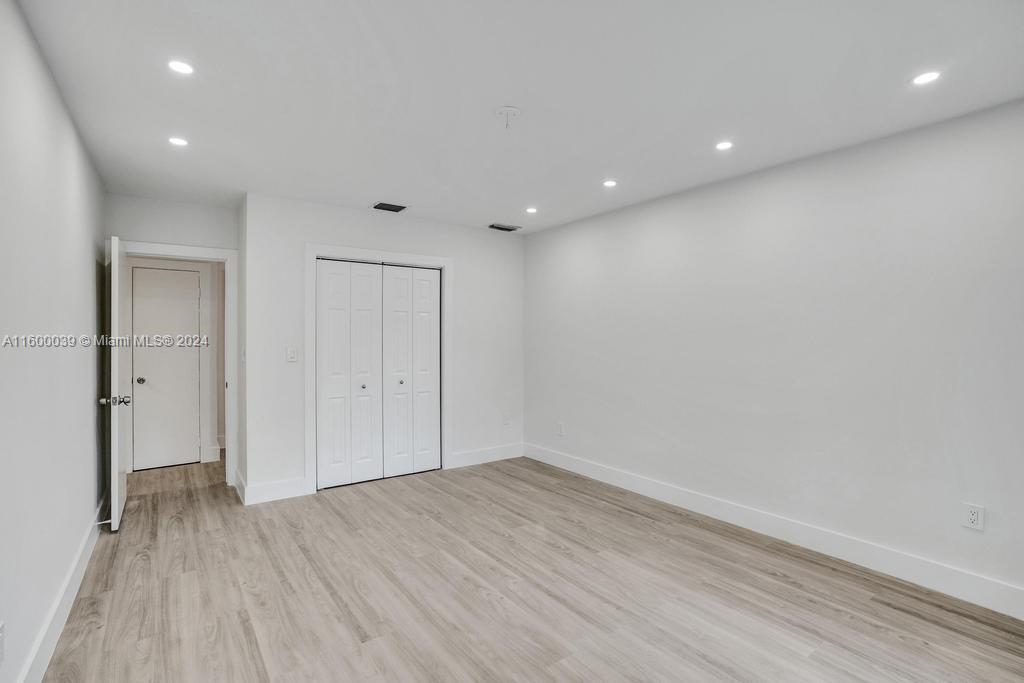 NORTH LAKE ESTATES - Residential Lease