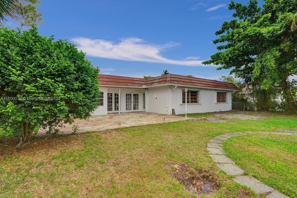 NORTH LAKE ESTATES - Residential Lease